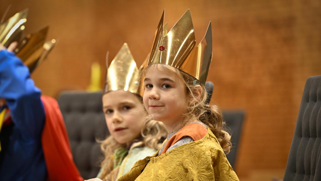 <p>Mit großer Freude und sichtbarem Stolz präsentierten die Sternsinger ihre Aktion.</p>