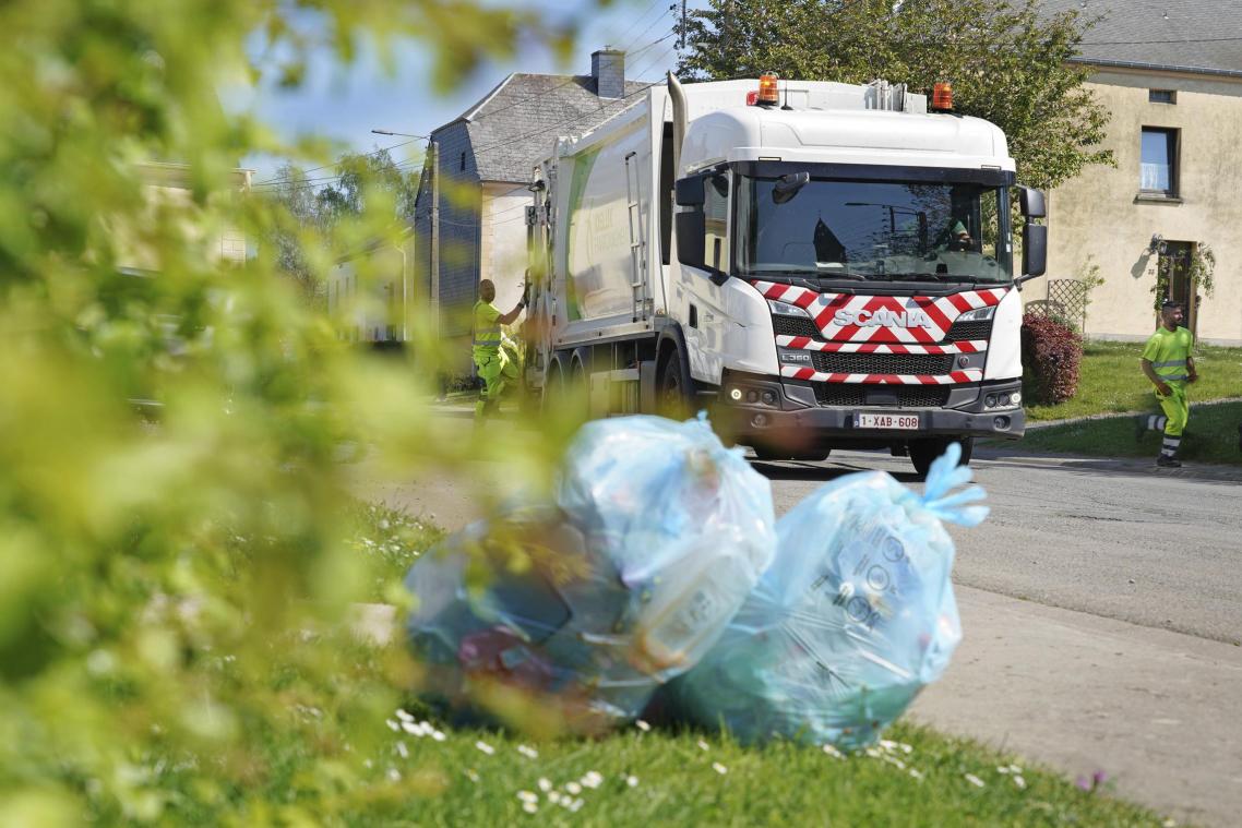 <p>Seit Oktober 2021 müssen PMK-Verpackungen, aber auch sämtliche Kunststoffverpackungen in blauen Säcken entsorgt werden, um über die zweiwöchentlichen Haussammlungen einer Wiederverwertung zugeführt zu werden.</p>