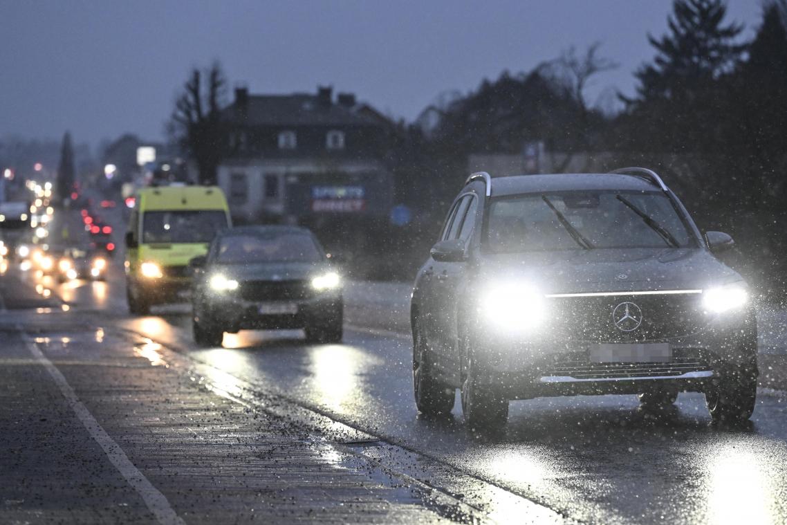 <p>Feuerwehr und Rettungsdienste waren am Freitag unterwegs, aber nicht infolge des Sturmtiefs.</p>
