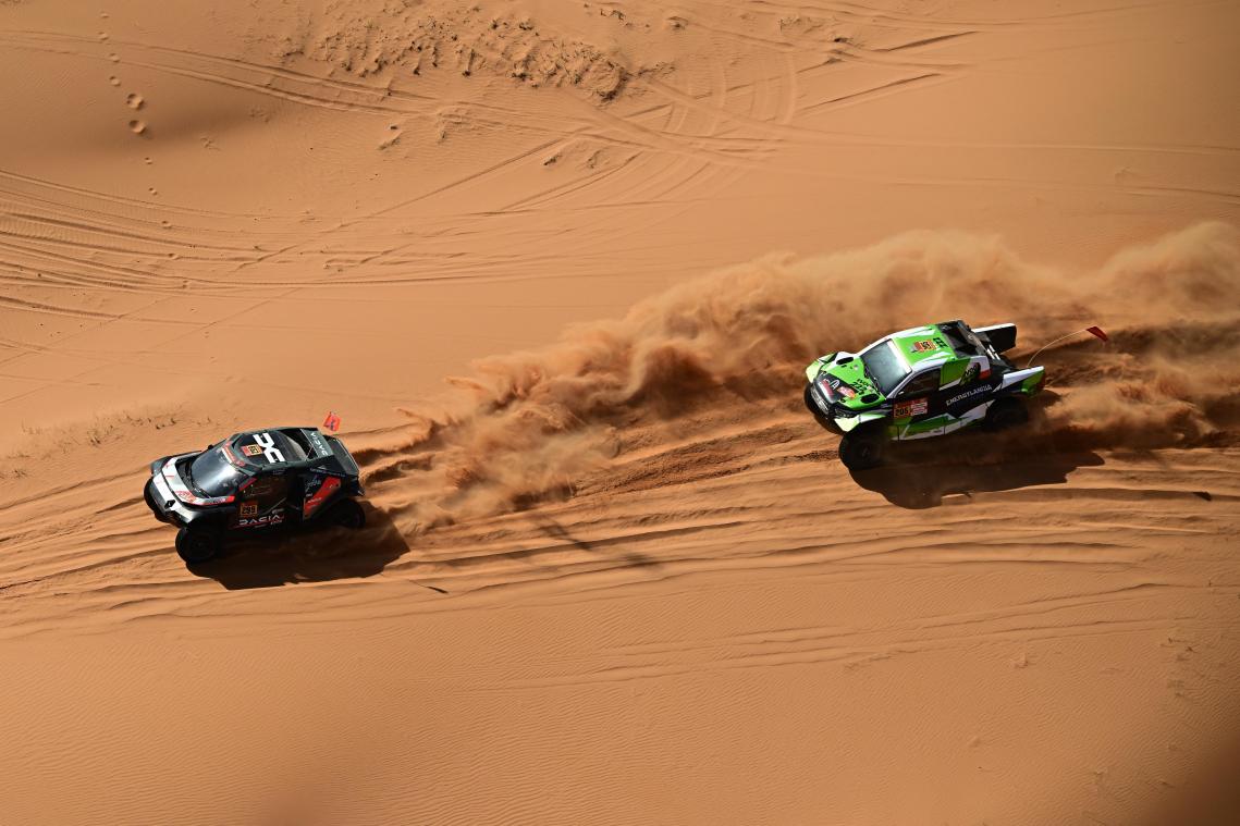 <p>Der Dacia Sandrider (links), den Nasser Al Attiyah gemeinsam mit seinem belgischen Beifahrer Fabian Lurquin steuert, führt aktuell das Ranking an.</p>