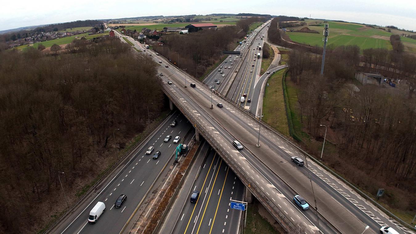 <p>Ein Blick von oben auf die Brücke, die abgerissen wird.</p>