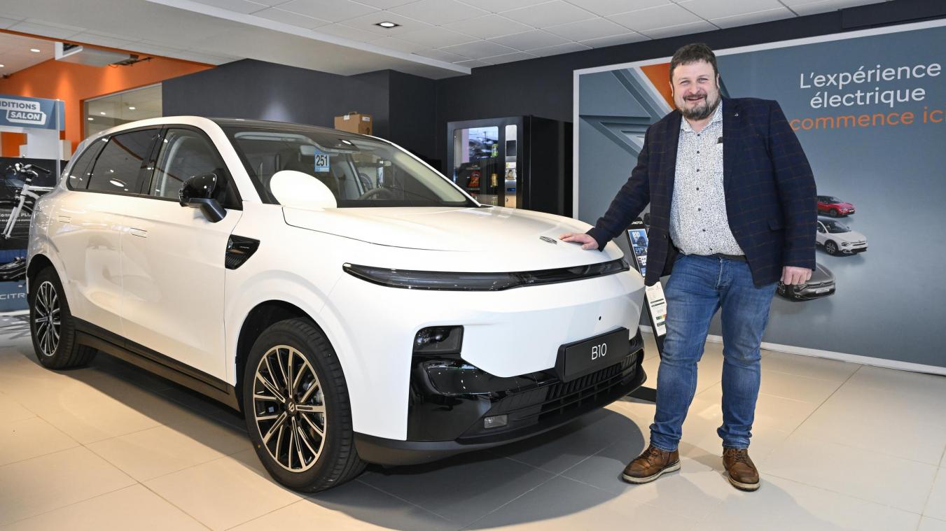 <p>Preislich nähern sich Verbrenner- und Elektrofahrzeuge immer weiter an, sagt Stephan Carl. Bei Schyns in Eupen will man die bestehende Lücke aktuell mit der chinesischen Marke Leapmotor schließen. „Diese ist deutlich günstiger als vergleichbare Modelle. Das Modell B10 ist beispielsweise ab 28.000 Euro erhältlich“, rührt der Geschäftsführer die Werbetrommel.</p>