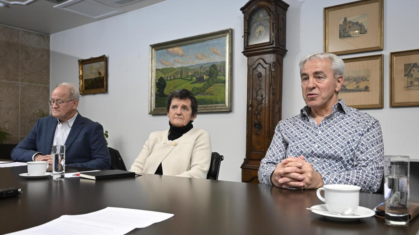 <p>Krankenhaus, Schulen, Bürgerdialog: Herbert Grommes, Gaby Schröder und Bürgermeister Werner Henkes (v.l.n.r.) im Bilanzgespräch.</p>