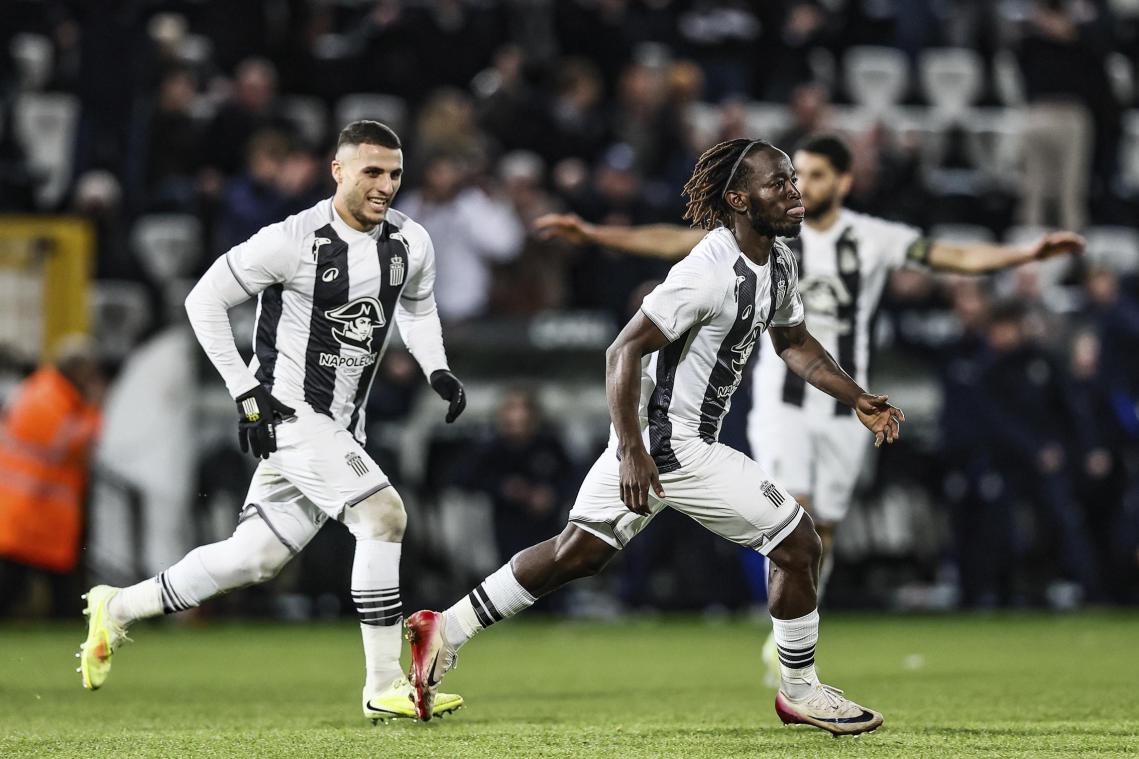 <p>Parfait Guiagon traf doppelt für Charleroi.</p>