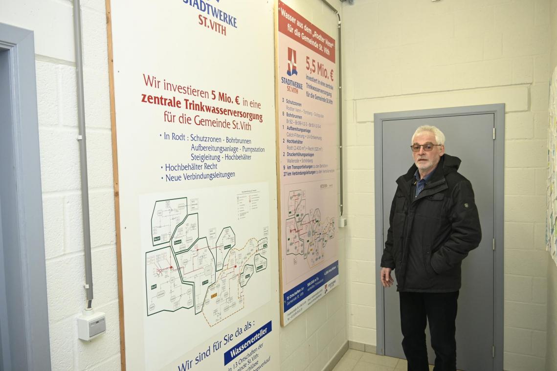 <p>André Servais verabschiedete sich nach insgesamt 46 Arbeitsjahren, davon die Hälfte als Dienstleiter, von den St.Vither Stadtwerken: Ein Meilenstein seiner Berufslaufbahn war die Umsetzung der zentralen Trinkwasserversorgung mit dem Bau der Trinkwasseraufbereitungsanlage im Rodter Venn.</p>
