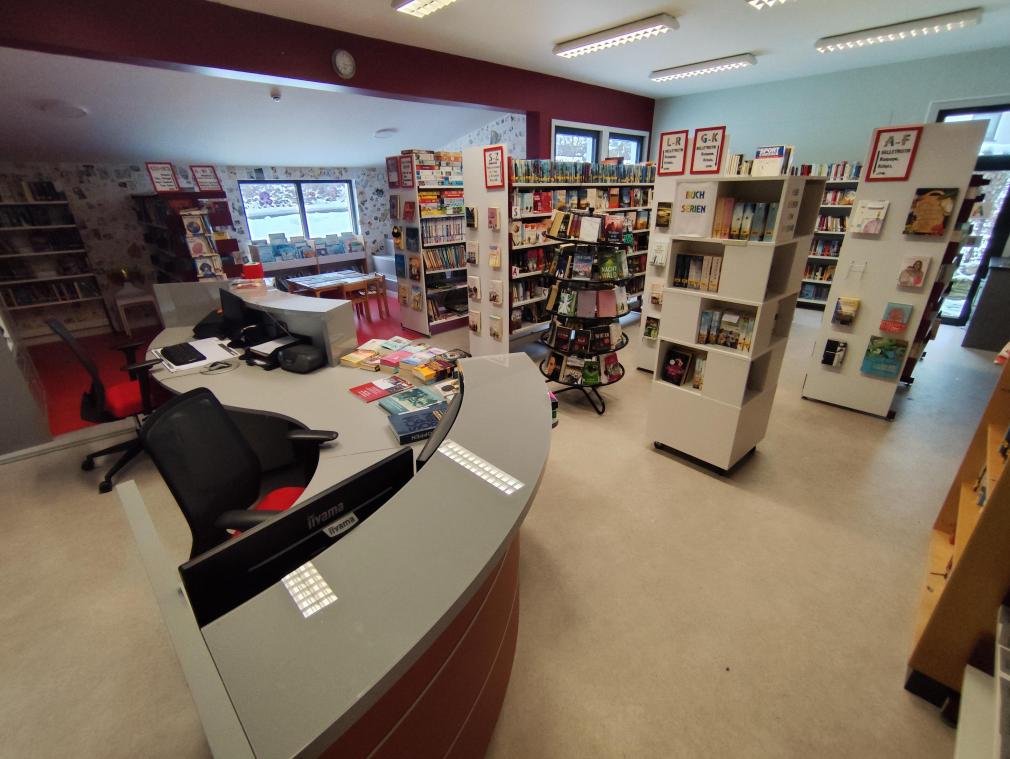 <p>Die Öffentliche Bibliothek Amel führt einen Bestand von mehr als 5.500 Medien.</p>