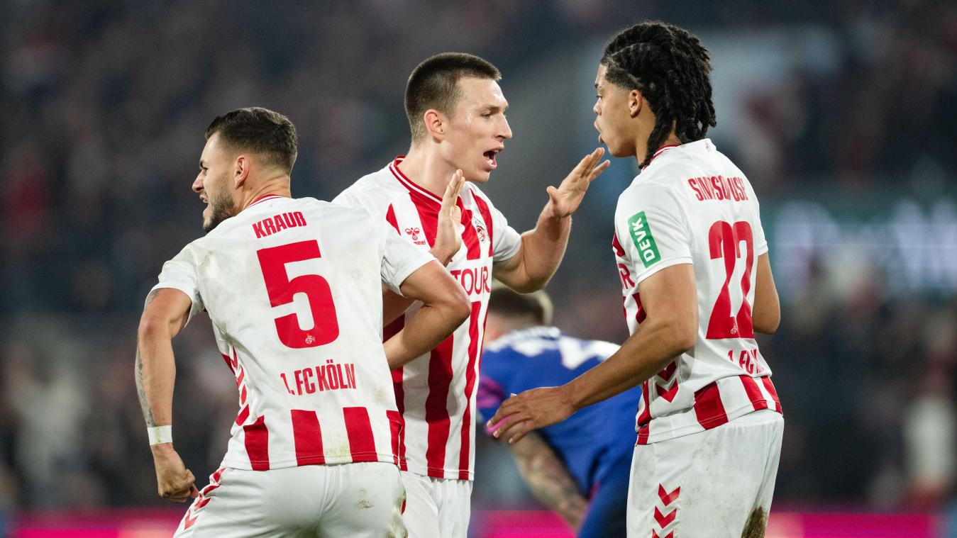 <p>Tom Krauß (l-r, alle 1. FC Köln), Kristoffer Lund und Jahmai Simpson-Pusey jubeln nach der Partie.</p>