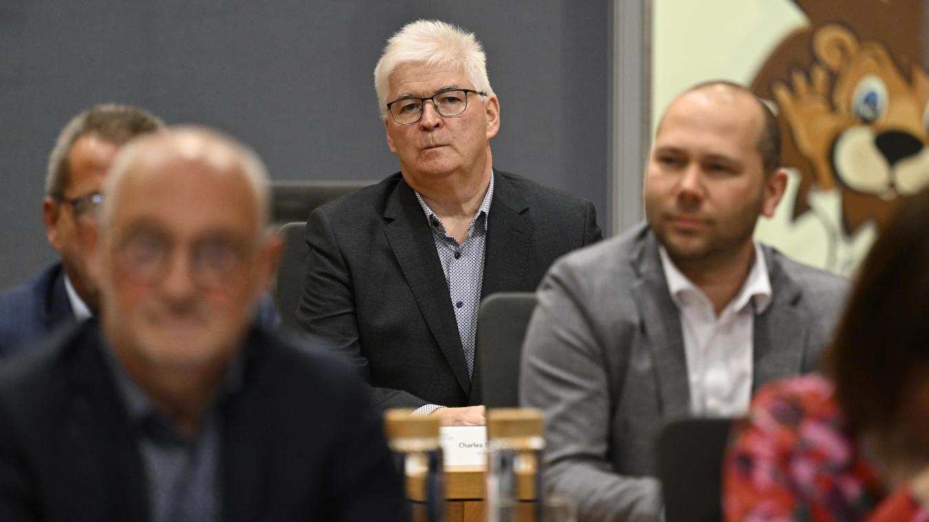 <p>Charles Servaty sprach mit Blick auf das aus Sicht der SP-Fraktion fehlende Umsetzungsprogramm das REK „Ostbelgien leben 2040“ von einer „großen Enttäuschung“ und einer „eklatanten Fehlleistung der Regierung“.</p>