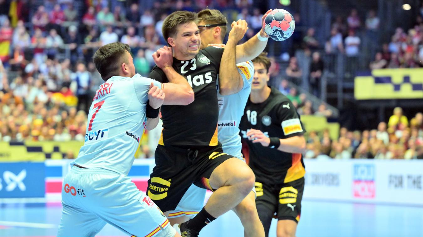 <p>Der Man of the Match: Die deutschen Handballer um Renars Uscins ziehen in die EM-Hauptrunde ein.</p>