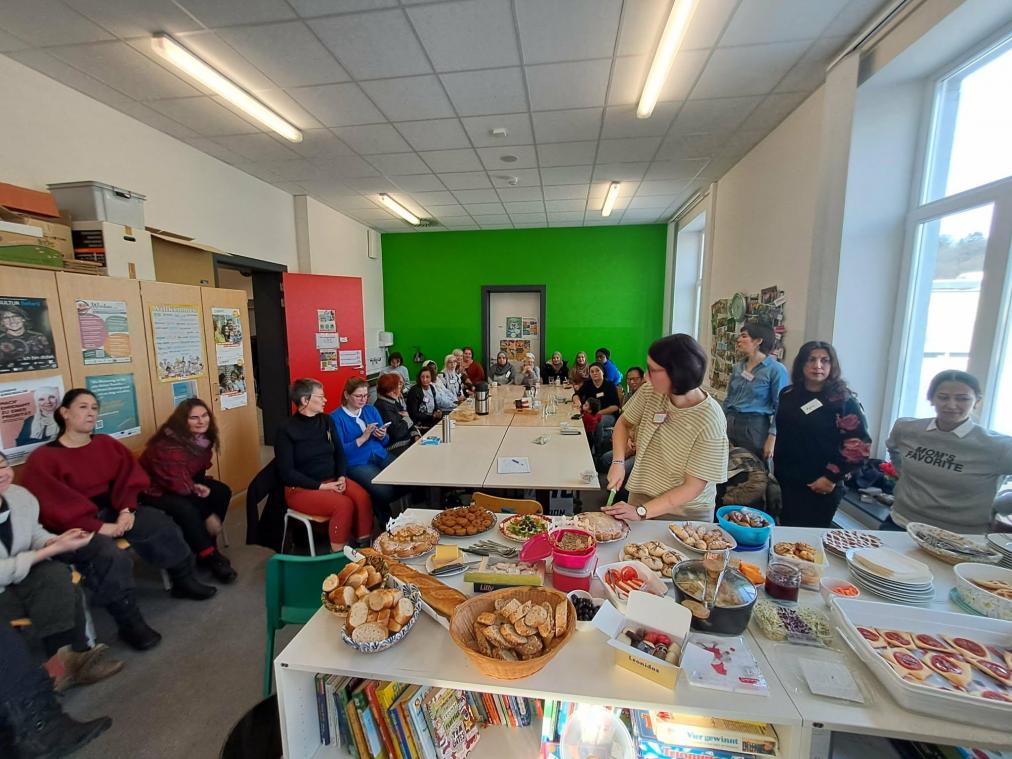 <p>Jede Woche kommen Frauen jeden Alters und unterschiedlicher Herkunft im Viertelhaus Cardijn in der Unterstadt zum Frauenerzählcafé zusammen, und dies seit 20 Jahren.</p>