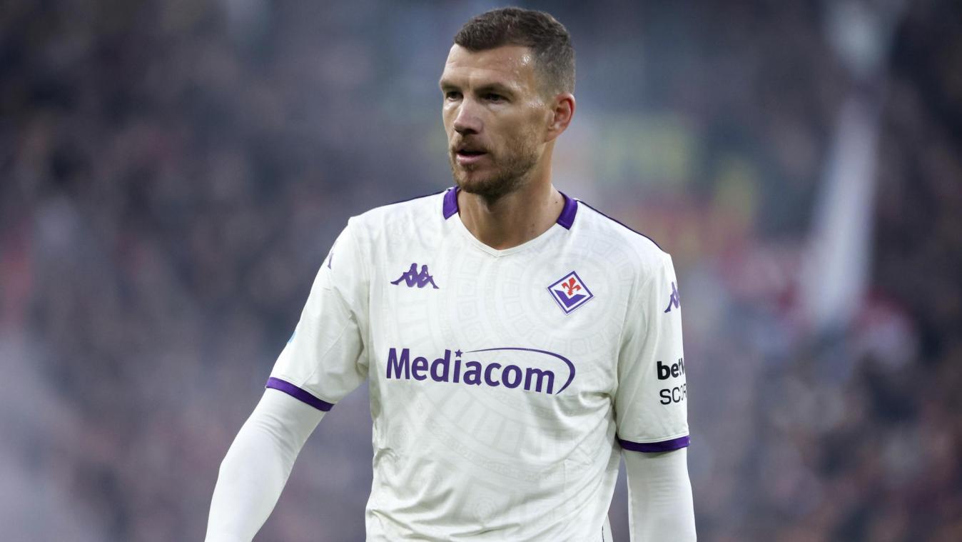 <p>Edin Dzeko wechselt zu „Königsblau“.</p>