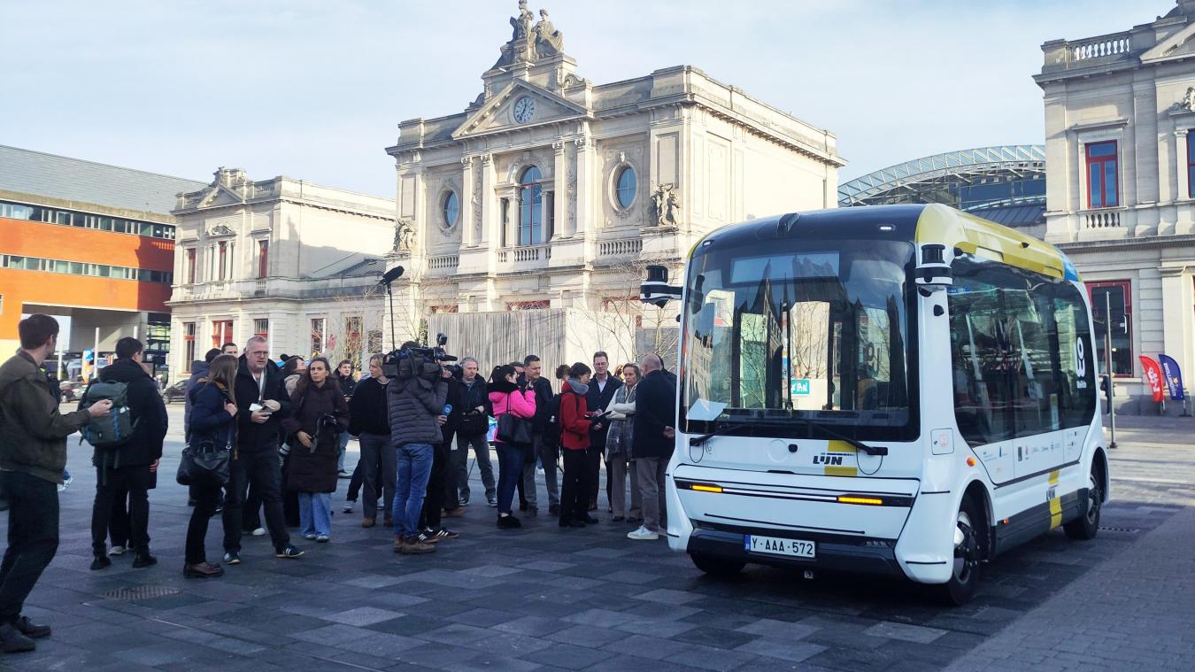 <p>Ein autonomer Bus der De Lijn ist seit Donnerstag im Linienverkehr in Löwen unterwegs.</p>