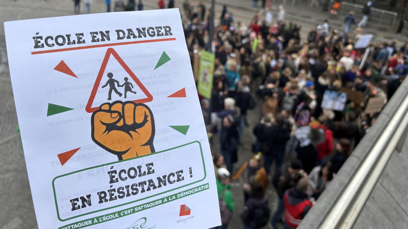 <p>Mehrere tausend Menschen werden am Sonntagnachmittag in Brüssel erwartet, um gegen Sparmaßnahmen im Bildungs- und Jugendbereich zu demonstrieren.</p>