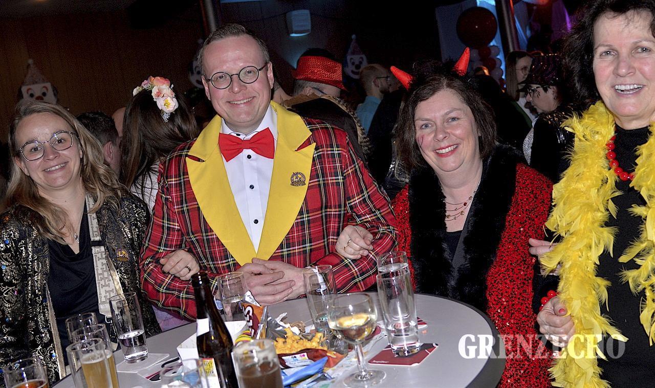 <p>Lachende Böschäsel Arena Rocherath</p>
