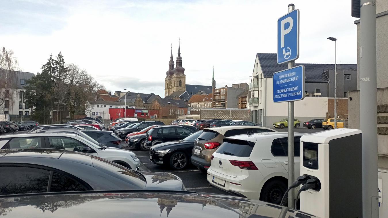 <p>Auch der Parkplatz Bergstraße zählt zu den Standorten, an denen die Stadt Eupen öffentliche Ladesäulen installiert hat.</p>