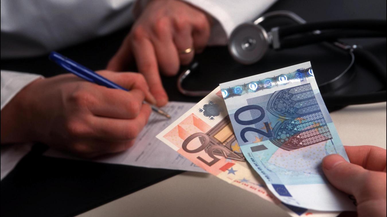<p>Im Rahmen der gesetzlichen Kranken- und Invaliditätsversicherung erstatten die Krankenkassen Leistungen der Krankenpflege wie ärztliche Sprechstunden (Bild), Zahn- und Krankenhausbehandlungen, Medikamente usw.</p>