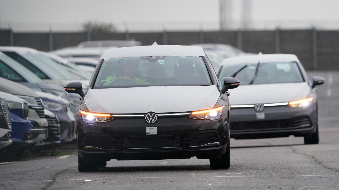 <p>Neuwagen stehen zur Auslieferung bereit: Im Januar ist die Zahl der Pkw-Neuzulassungen in Belgien deutlich zurückgegangen.</p>