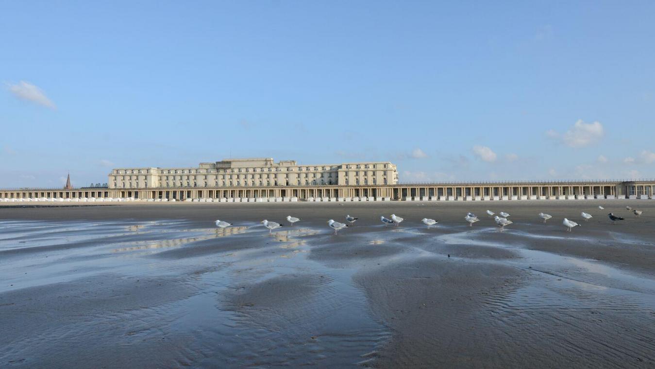 <p>Ein Blick vom Strand aus auf das HotelThermae Palace</p>