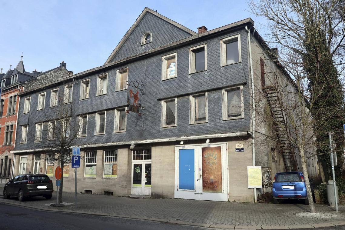 <p>Das Gebäude des ehemaligen Kinos „Le Globe“ soll dem Erdboden gleichgemacht werden, damit dort Appartementwohnungen entstehen können.</p>