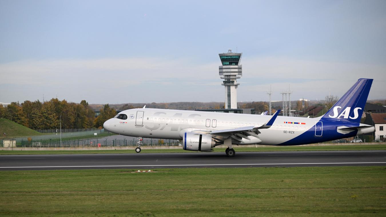<p>Eine Maschine der Fluggesellschaft Scandinavian Airlines (SAS) hebt am Brussels Airport ab. Dort kam es zu einem Zwischenfall, als ein Pilot versehentlich auf einer Rollbahn statt auf der Startbahn beschleunigte.</p>