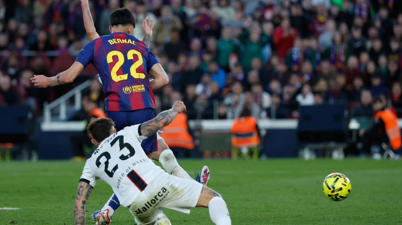 <p>Barcelonas Marc Bernal (22) erzielt das dritte Tor seiner Mannschaft.</p>