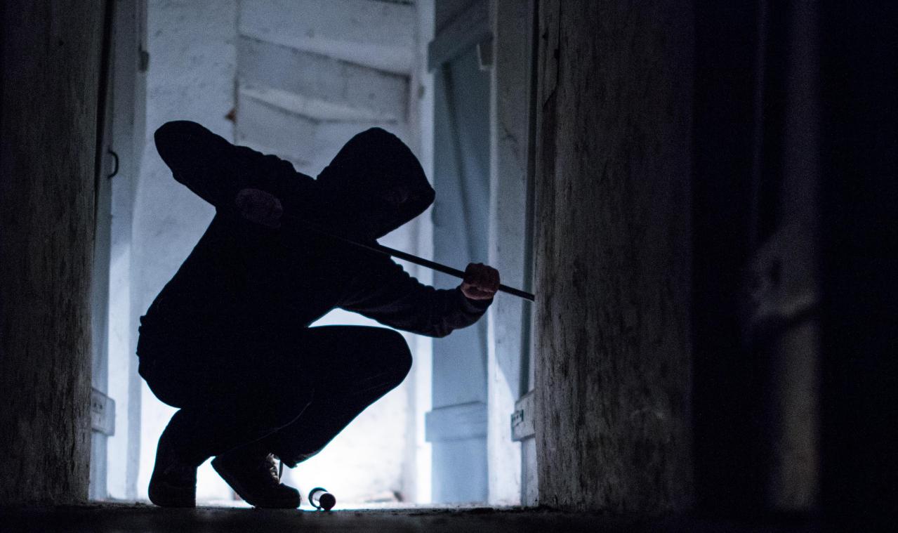 <p>Einem Eupener drohen wegen rund zwei Dutzend Einbrüchen und Einbruchsversuchen drei Jahre Haft.</p>