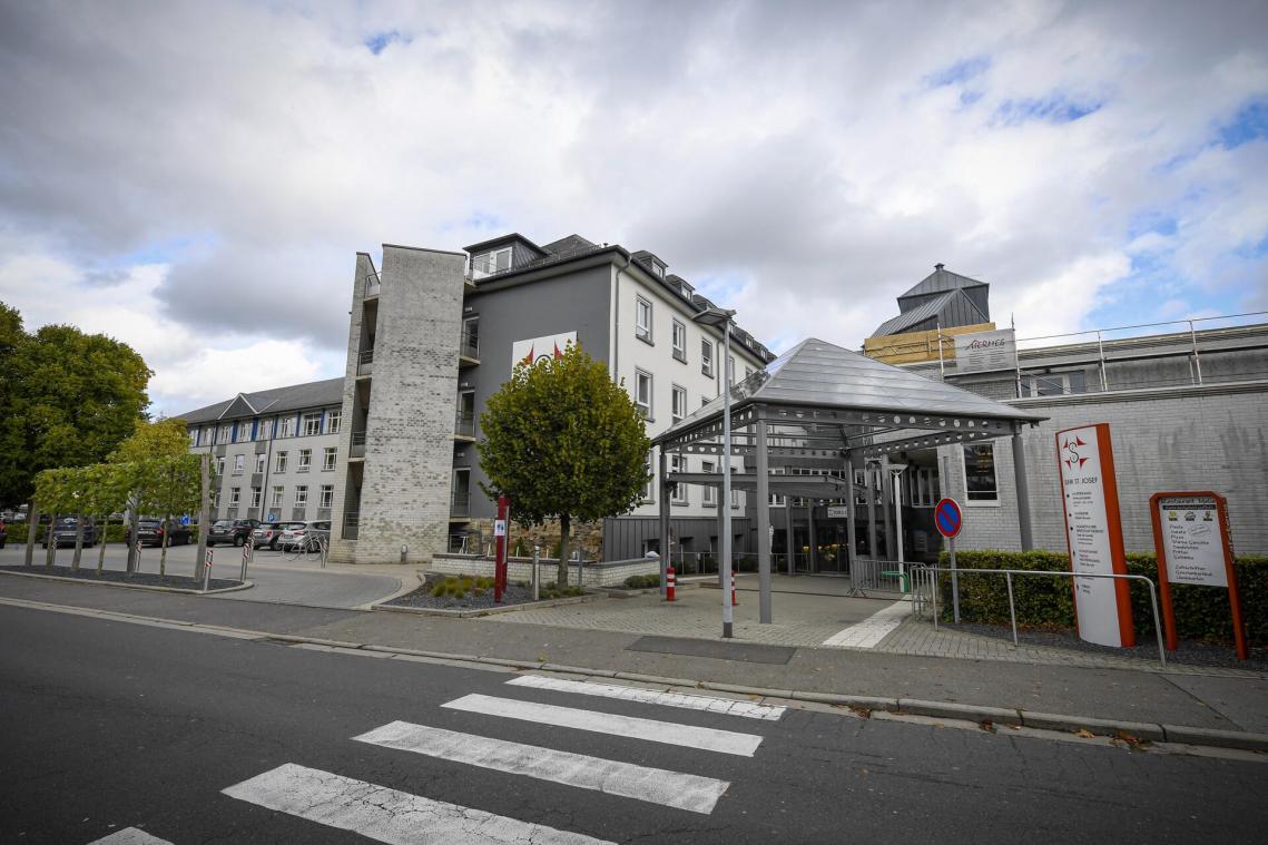 <p>Das Krankenhaus in St.Vith. Im Zuge der geplanten Reform könnte der Standort vor strukturellen Veränderungen stehen. Der Masterplan Eifel müsse jedenfalls neu überdacht werden, sagte Ministerin Lydia Klinkenberg.</p>