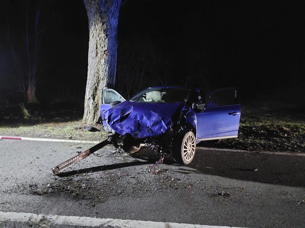 <p>Der Pkw kam zwischen Dürler und Oudler aus unbekannten Gründen von der Fahrbahn ab.</p>