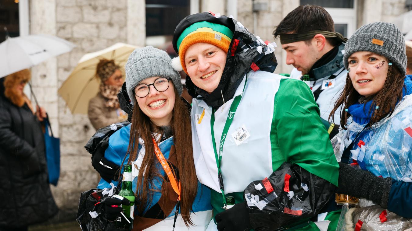 <p>Trotz anhaltenden Regens ließen sich die Jecken die Stimmung am Veilchendienstag nicht verderben.</p>