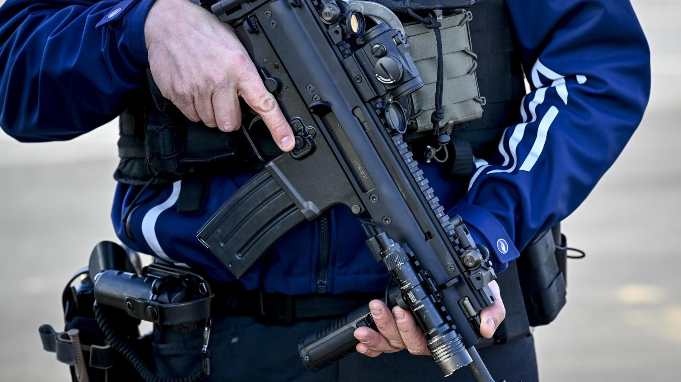 <p>Bei den landesweiten Razzien im Zusammenhang mit dem Drogenraub in Temse waren rund 200 Polizisten im Einsatz.</p>