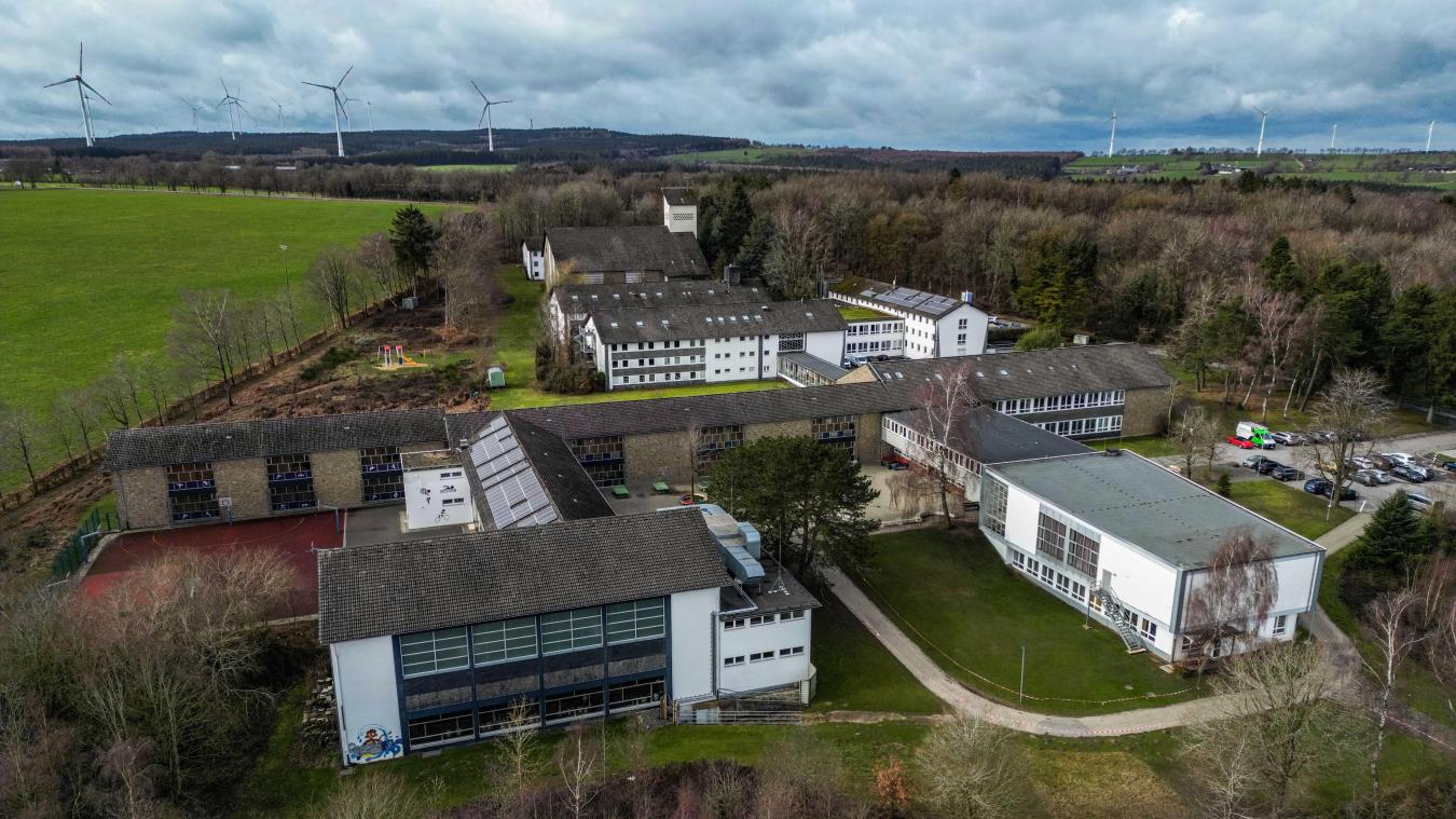 <p>Das Franziskanerkloster (hinten) mit Gymnasium (vorne) und ehemaligem Internat in Hürtgenwald.</p>