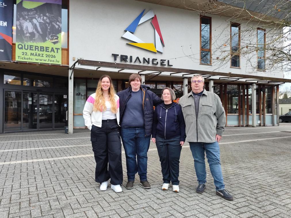 <p>Freuen sich auf den Neustart im Café Trottinette (v.l.n.r.): Jill Van Steenbeek, Luca Neo De Clercq, Sandro De Clercq und Tanja Gennen.</p>