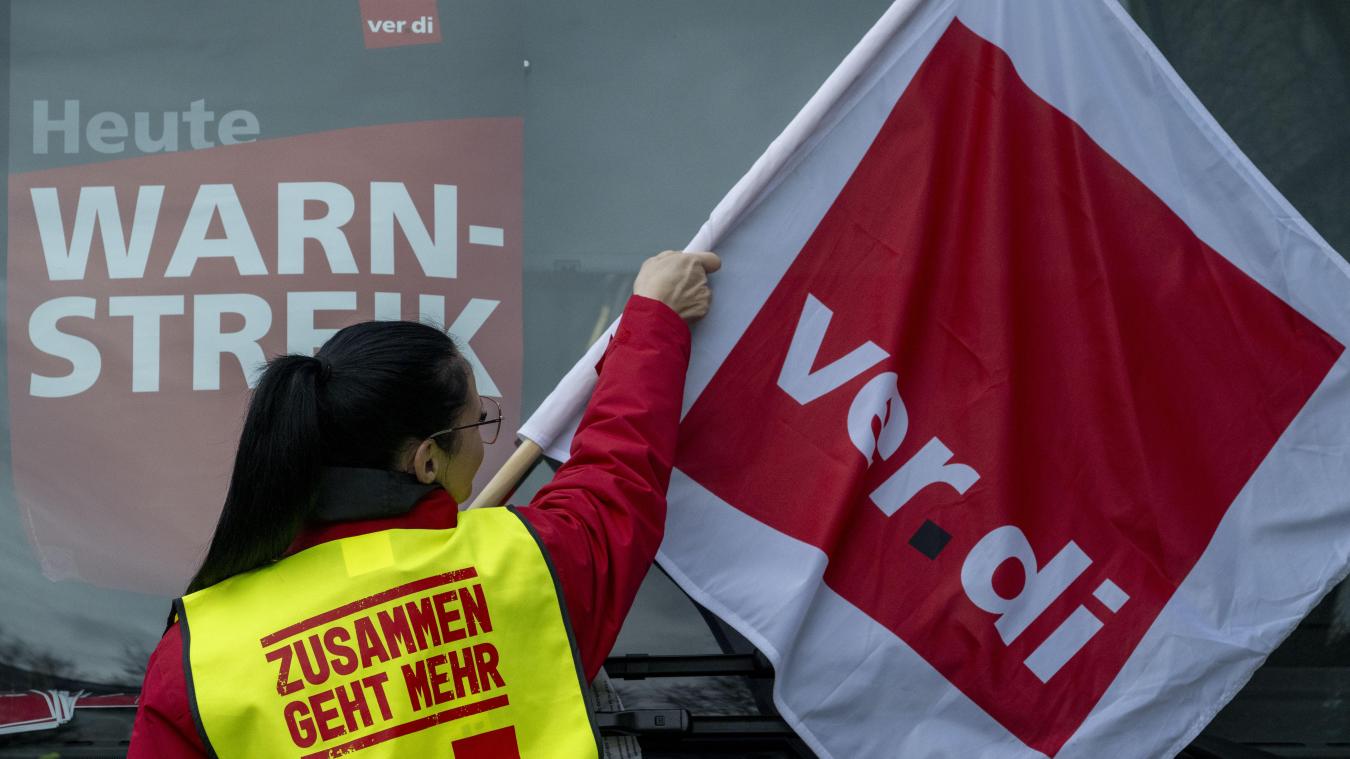 <p>Warnstreik angelaufen: Viele Busse und Bahnen fallen aus</p>
