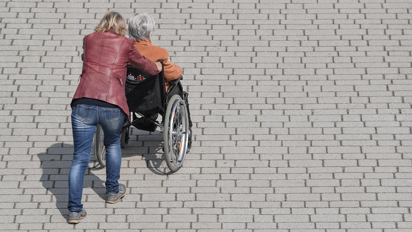 <p>Seit der Einführung der zeitlichen Begrenzung des Arbeitslosengeldes stand die Situation pflegender Angehöriger ganz oben auf der politischen Agenda.</p>