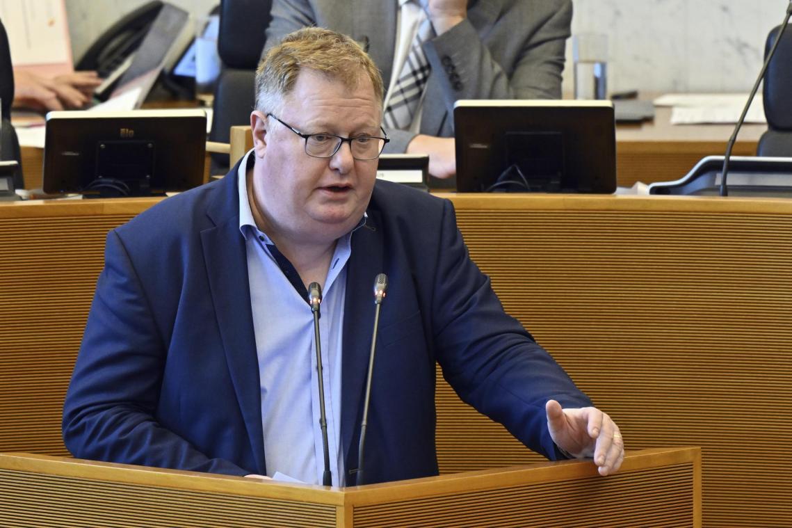 <p>Freddy Mockel im wallonischen Parlament: Der deutschsprachige Regionalabgeordnete (Ecolo) fordert eine integrierte Industriepolitik für mehr wirtschaftliche Souveränität und geringere Energieabhängigkeit.</p>
