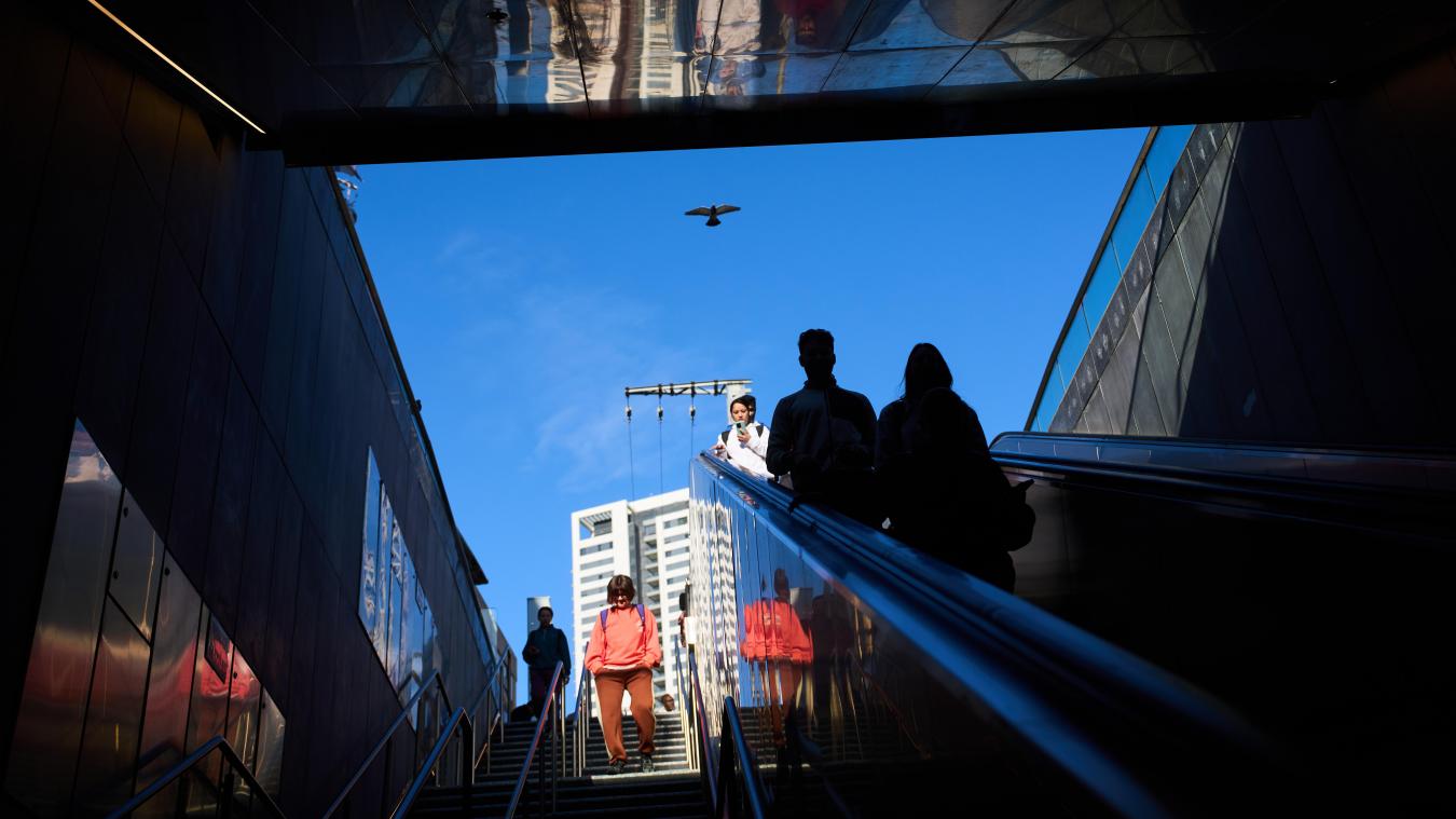 <p>Menschen suchen in Ramat Gan (Israel) Schutz in einer U-Bahn-Station, während Luftschutzsirenen vor bevorstehenden Angriffen des Iran warnen.</p>