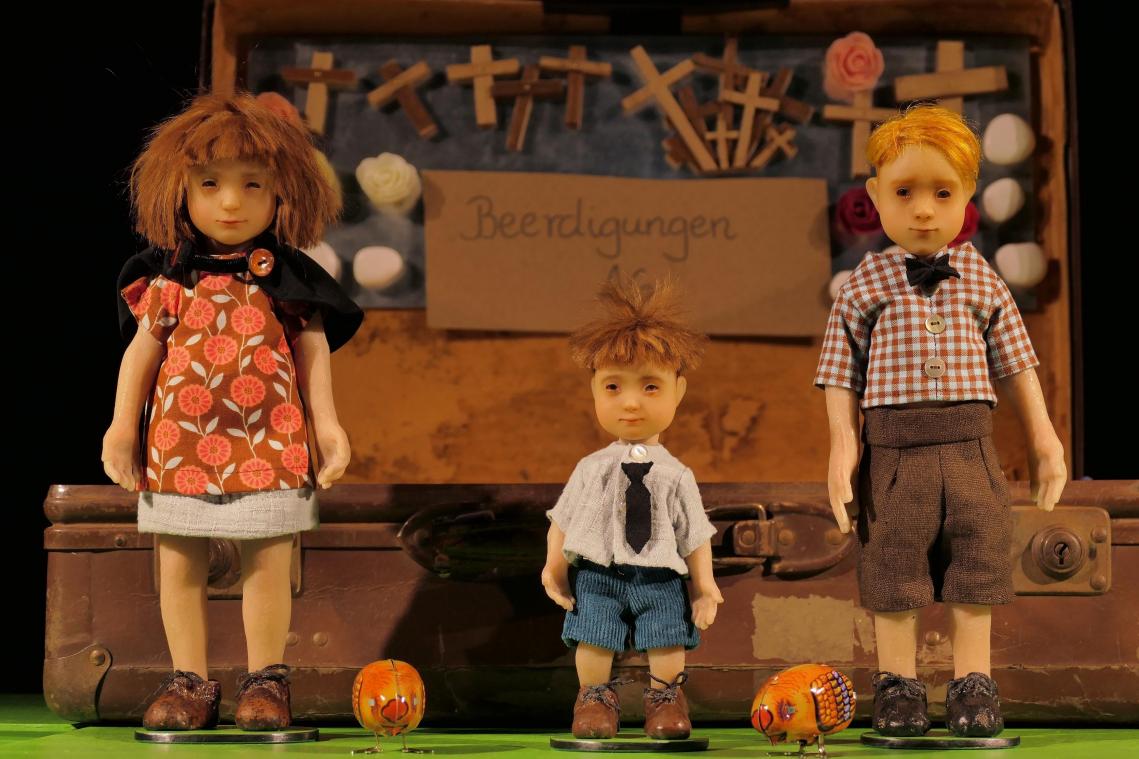 <p>David Peichl und Roland Mertens haben die Figuren des Stücks entwickelt. Zusätzlich hat Katja Urban im Figurenbau mitgewirkt.</p>