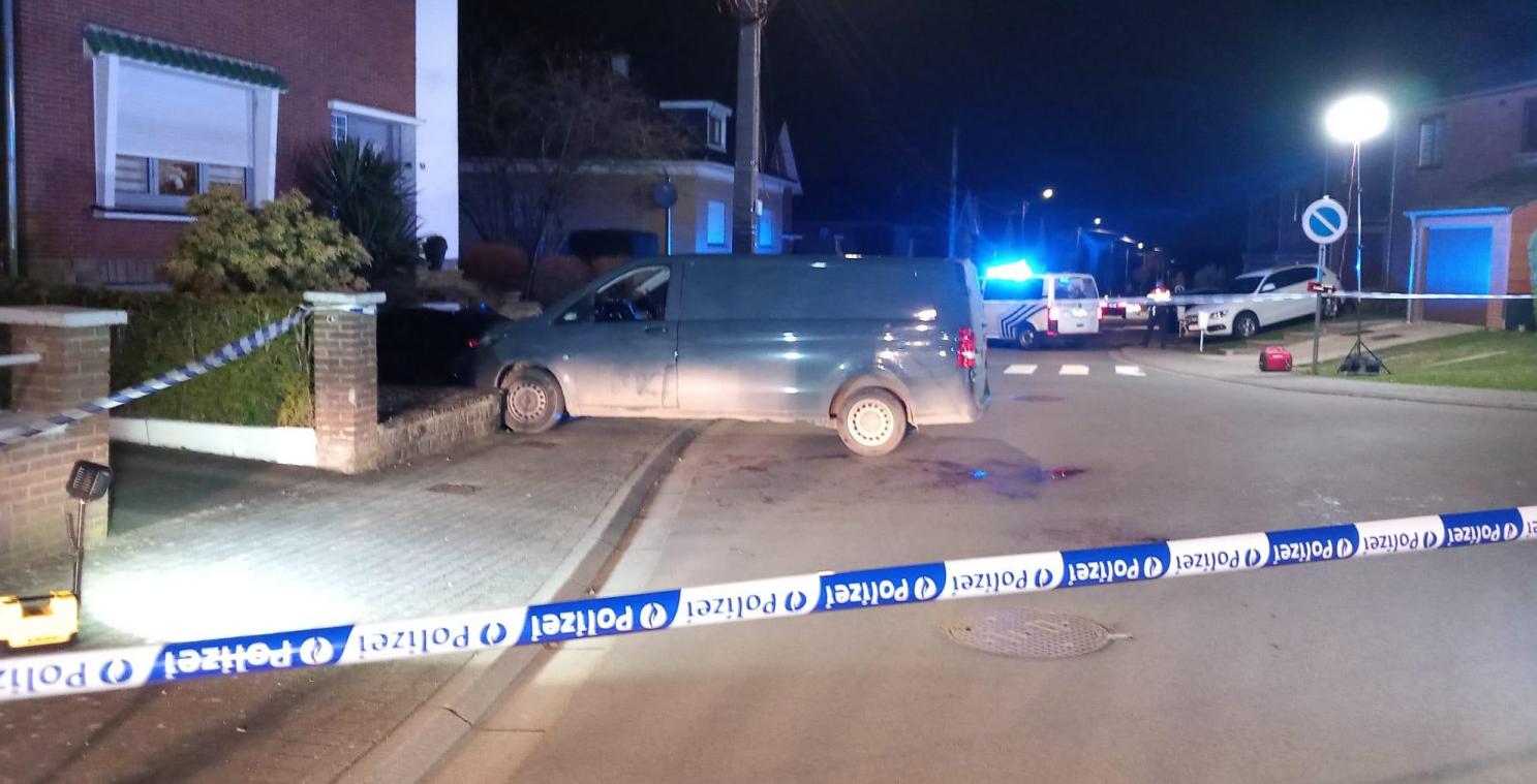 <p>Der Tatort auf der Limburger Straße in Herbesthal war am Freitagabend von den Polizeikräften abgeriegelt worden.</p>