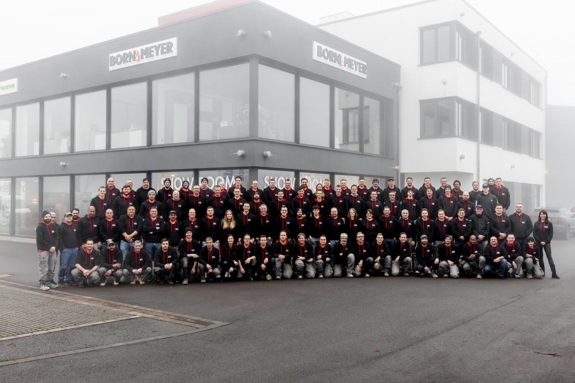 <p>Über 125 Mitarbeiter beschäftigt der Fachbetrieb für Elektroinstallationen Born &amp; Meyer. Seit der Gründung vor 20 Jahren hat sich der Mitarbeiterstab verdreifacht.</p>