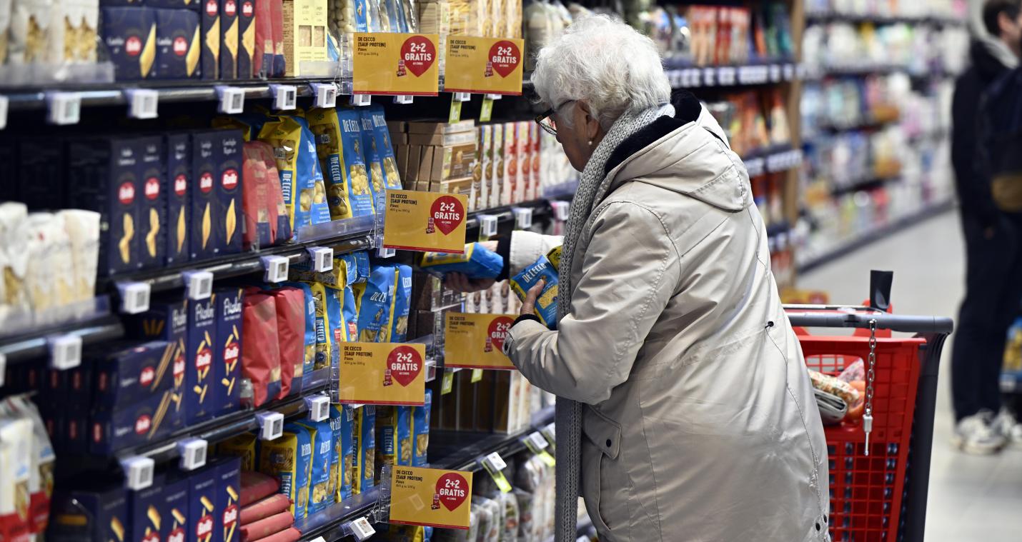 <p>Die Teuerung im Supermarkt hat sich verlangsamt – doch Fleisch, Kaffee und Schokolade treiben den Einkaufszettel weiter in die Höhe.</p>