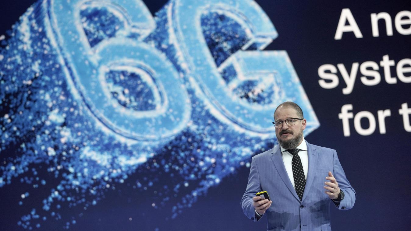 <p>Cristiano Amon, Präsident und CEO des Halbleiterkonzerns Qualcomm, spricht auf dem Mobile World Congress in Barcelona über die nächste Mobilfunkgeneration 6G. Die Technologie könnte laut Branchenplänen ab 2029 weltweit eingeführt werden.</p>