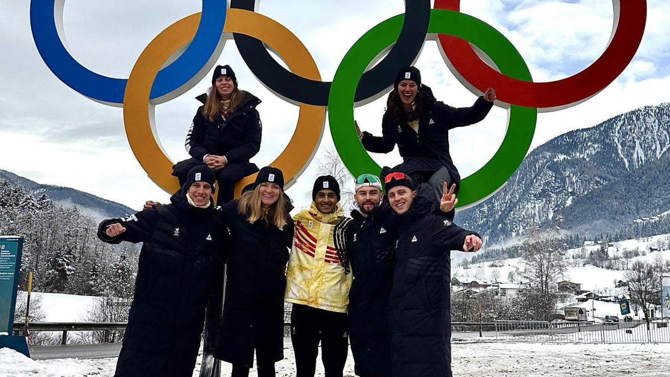 <p>Erinnerungsfoto der belgischen Biathleten vor den olympischen Ringen. Für Marisa Emonts (oben rechts) wurde die Reise nach Italien zu einem besonderen Meilenstein ihrer Karriere.</p>