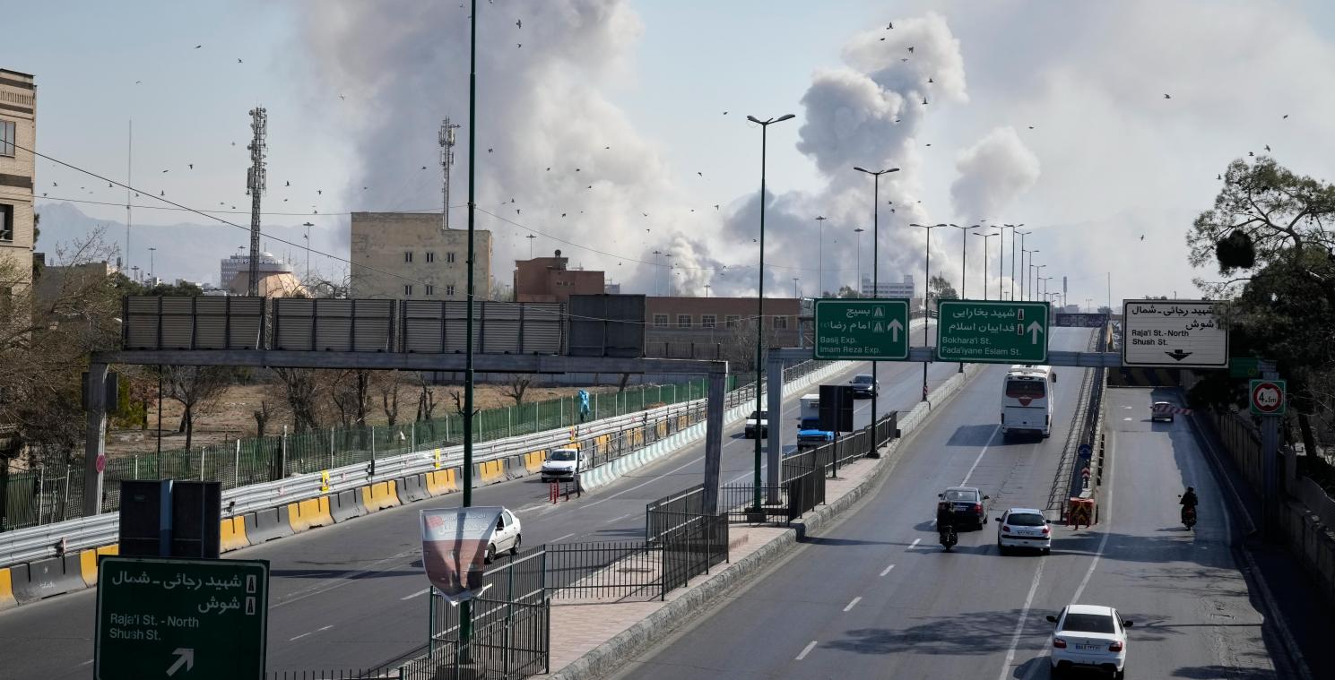 <p>Teheran: Rauchschwaden steigen auf, als während des amerikanisch-israelischen Militäreinsatzes Angriffe auf die Stadt Teheran erfolgen.</p>