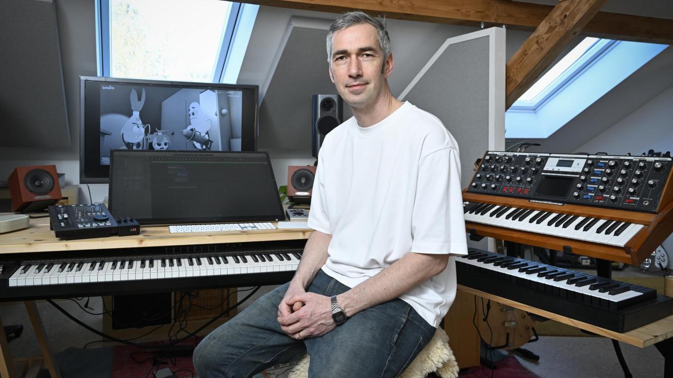 <p>Daniel Offermann in seinem Studio in Kettenis: „99 Prozent der Musik kann ich hier einspielen“, sagt der Multi-Instrumentalist.</p>