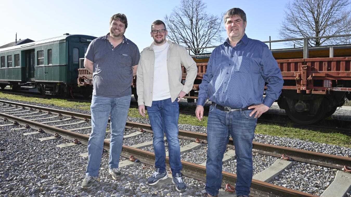 <p>Sie sehen das Potenzial des Raerener Bahnhofscafés noch längst nicht ausgeschöpft: (von links) Schöffe Tom Simon, Konzessionär Jesse Drouven und Bürgermeister Mario Pitz.</p>