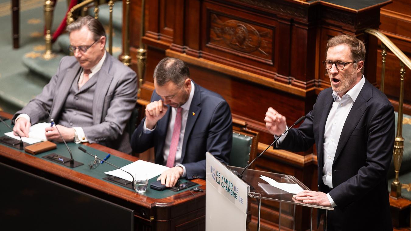<p>„Das ist keine Regierung“: Premier De Wever (l.) und Außenminister Prévot mussten sich von PS-Chef Paul Magnette (r.) eine kräftige Abfuhr gefallen lassen.</p>