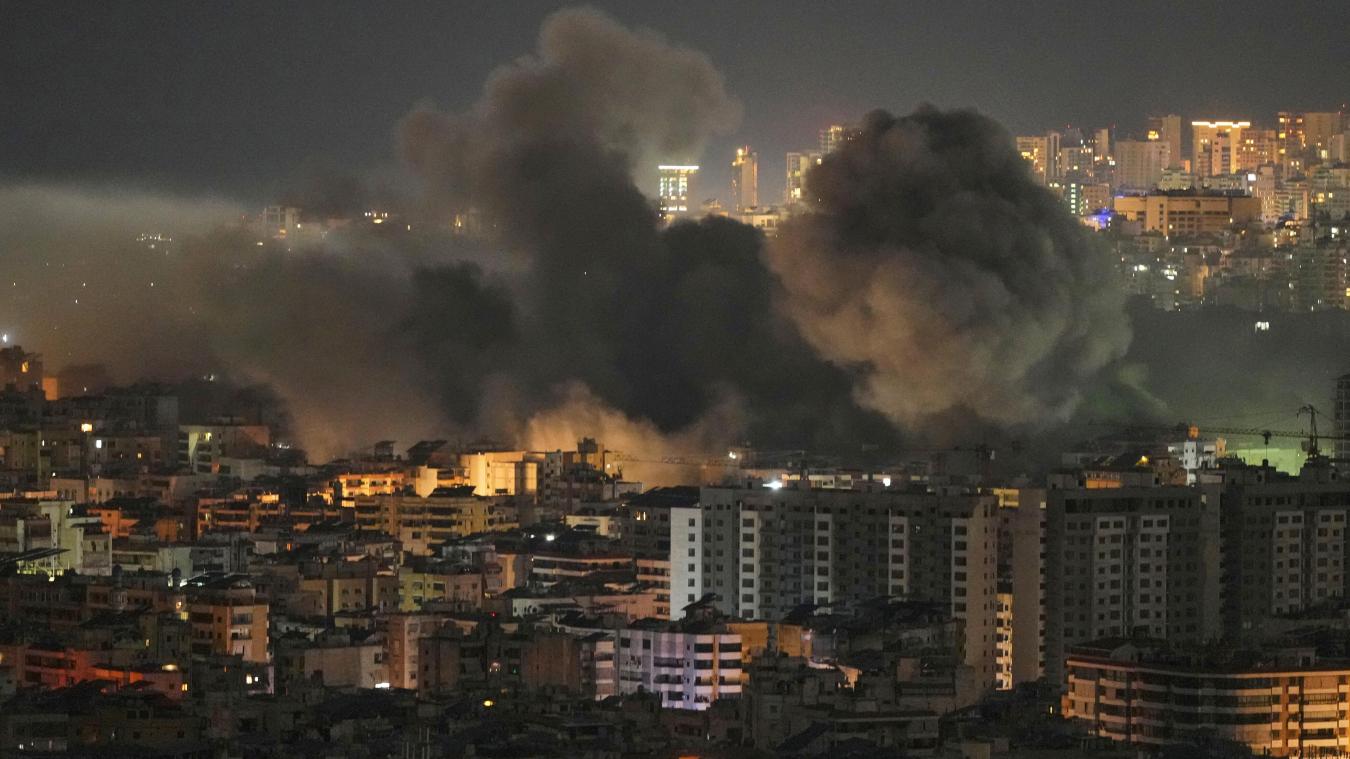 <p>Rauch steigt auf nach einem israelischen Luftangriff in den als Dahija bekannten Vororten Beiruts.</p>