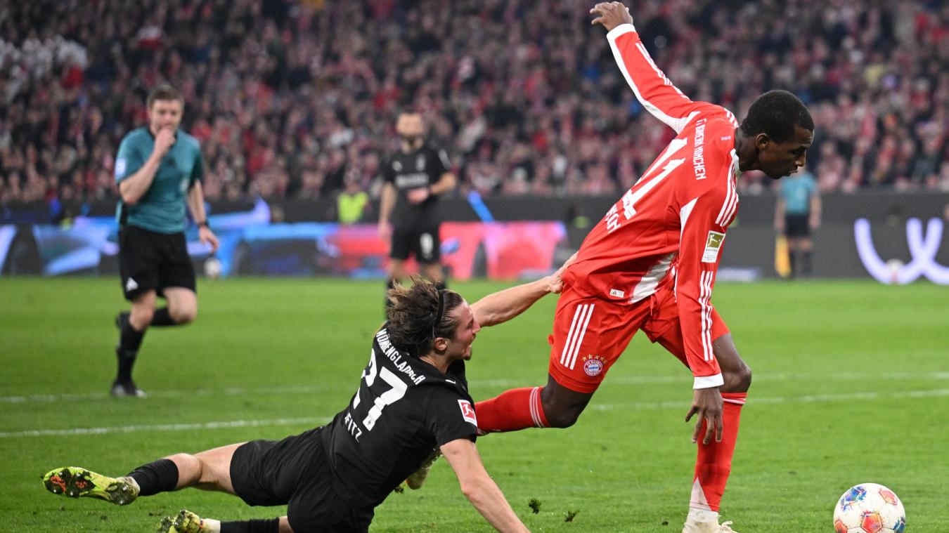 <p>Rocco Reitz (Bor. Mönchengladbach) und Nicolas Jackson (rechts, Bayern München) in Aktion</p>
