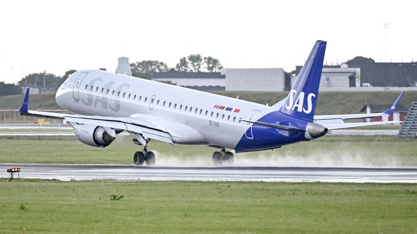 <p>Ein Airbus der Fluggesellschaft SAS beschleunigte am Brussels Airport irrtümlich auf einer Rollbahn und stoppte erst bei rund 235 km/h – wenige Meter vor einem Zaun.</p>