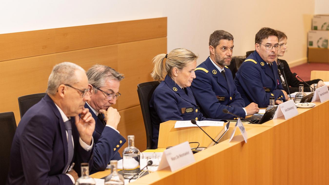 <p>In der Kammerkommission Inneres musste sich die Polizeiführung zu dem gescheiterten IT-Projekt i-Police erklären.</p>